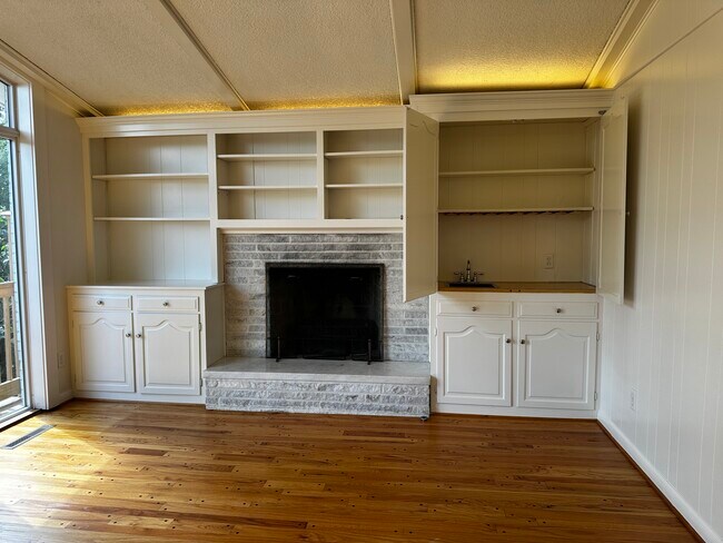 3030 Hardale Blvd unit 2 Upper, Ottawa Hills, OH 43606 - photo 4