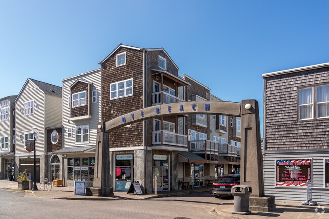 Downtown Nye Beach offers great shopping options.