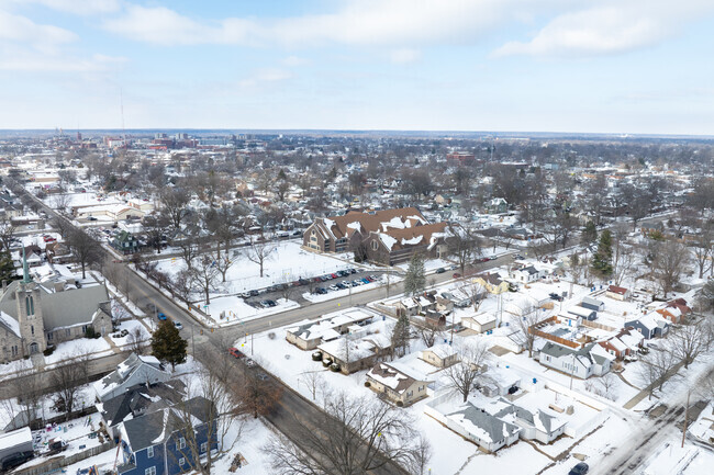 Davis Park Elementary School serves their students along Ohio Street.