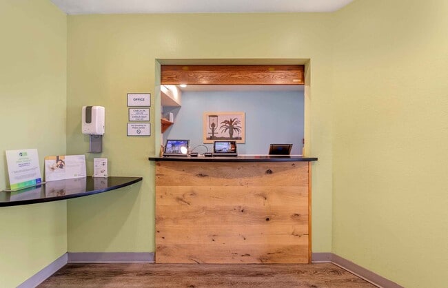 5700 Reese Rd, Davie, FL 33314 - photo 5