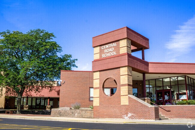 Central Road Elementary School provides education in the neighborhood of 
Arlington Heights