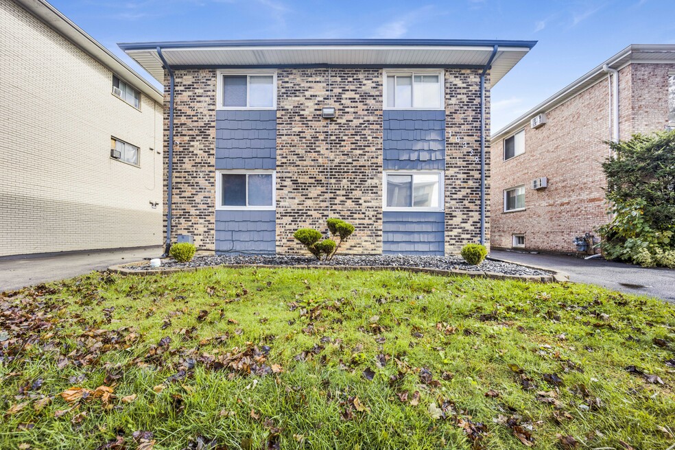 10339 Mcvicker Ave unit 2W, Chicago Ridge, IL 60415 - photo 1