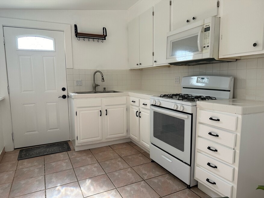 7231 Vanalden Ave unit 7231 Vanalden, Reseda, CA 91335 - photo 1