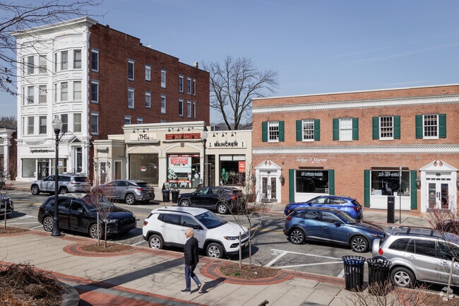 Ridgewood, NJ has a bustling downtown filled with many shops and restaurants.