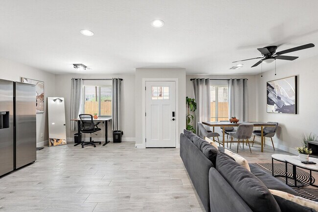 3850 S 18th St unit ID1244349P, Phoenix, AZ 85040 - photo 2