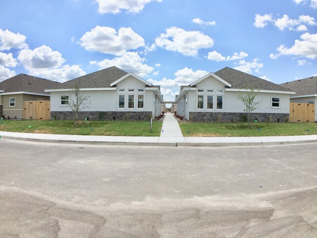 417 Newport Ave unit 2, Edinburg, TX 78539 - photo 2