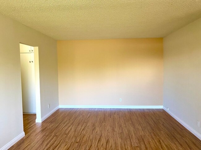 5444 Sepulveda Blvd, Sherman Oaks, CA 91411 - photo 2