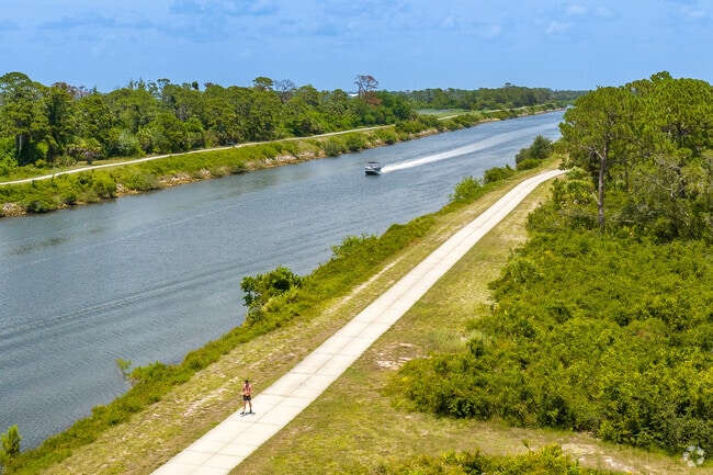 For the adventurous and active lifestyles, the Venetian Waterway and Legacy Trail are close by.