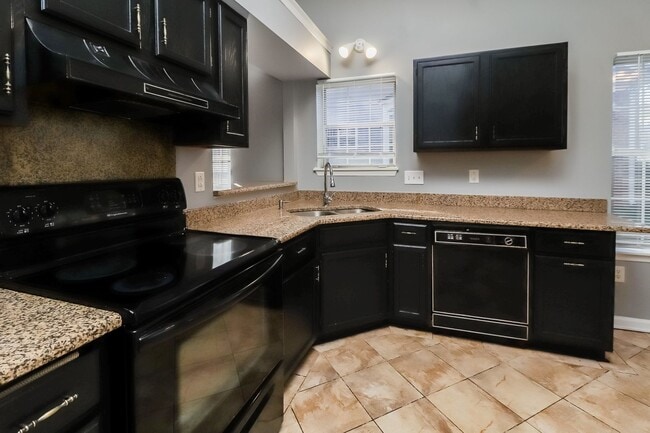 3606 Briarthorne Dr, Charlotte, NC 28269 - photo 5