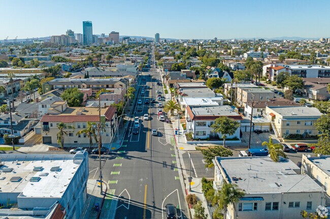 Broadway in Alamitos Beach runs to downtown Long Beach.