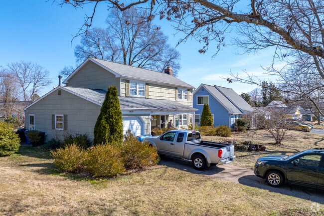Colonial revivals and homes with cross-gabled roofs are common in Overbrook.