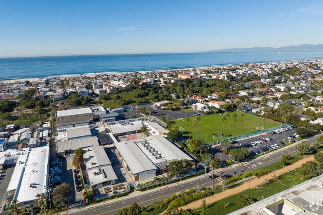 Hermosa Valley School in Hermosa Beach, CA has a student to teacher ratio of 19:1.