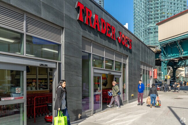 Trader Joe’s provides Hunters Point residents with convenience & fresh produce.