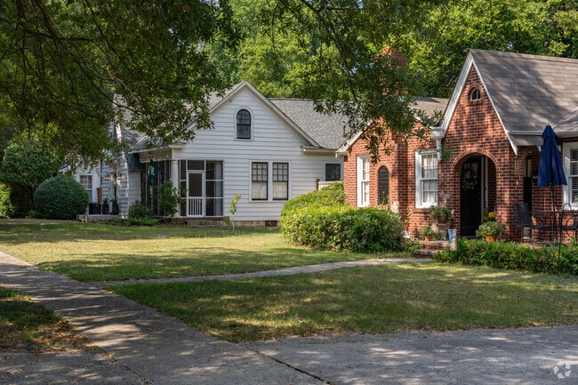 A typical row of homes in Saint Elmo Weracoba can vary in home styles.