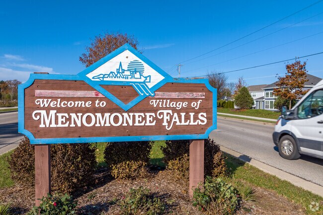 Entry to the Village of Menomonee Falls along Appleton Avenue.