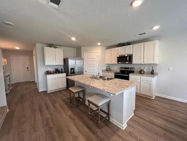 207 Laurel Hl St, Crestview, FL 32539 - photo 4