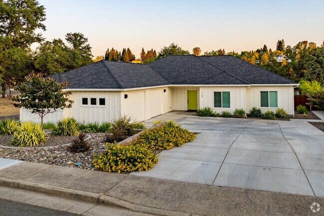 Ranch-style homes in Lake Redding cost $450,000 to $650,000.