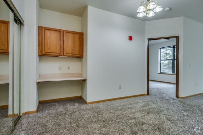 2BR, 2BA - 991SF - Living Room