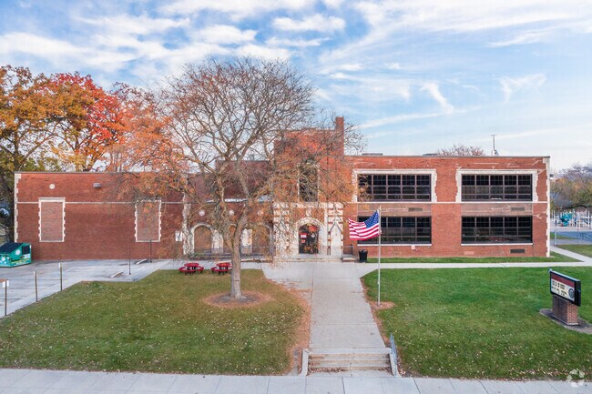 Belle Stone Elementary School has an overall B- rating on niche.