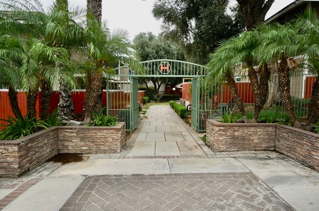 Highlander Pointe Apartments, Riverside, CA 92507 - photo 3