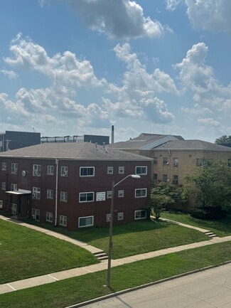 105 E John St, Champaign, IL 61820