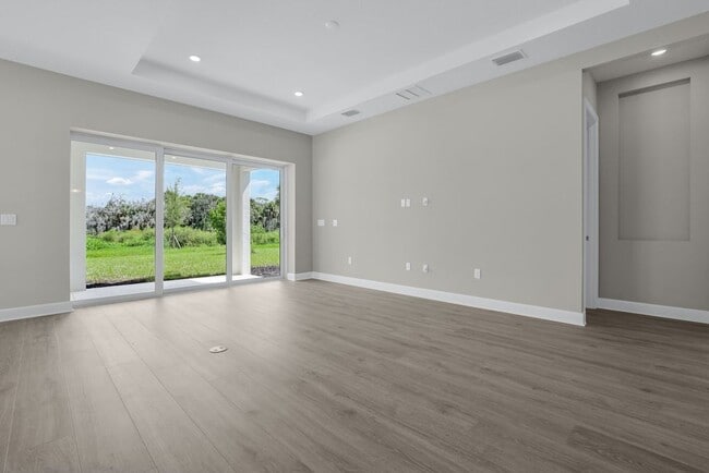 8100 Moonbeam Ave, Sarasota, FL 34241 - photo 4