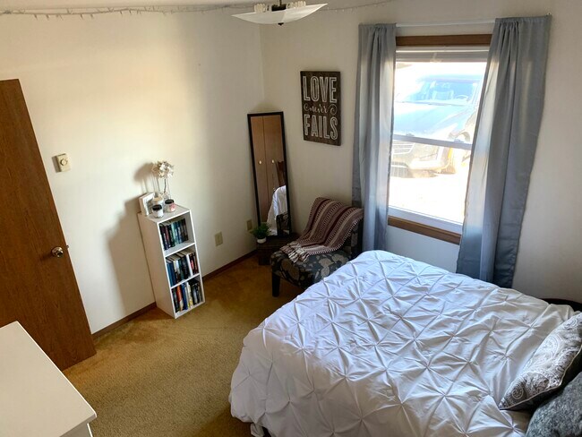 1120 W Hamilton Ave unit Four, Eau Claire, WI 54701 - photo 4