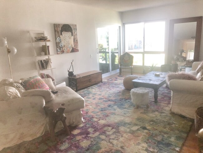 3200 S Sepulveda Blvd unit Master bed, Los Angeles, CA 90034 - photo 4