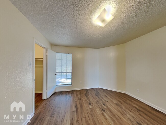 2806 Wimbledon Ct unit B, Garland, TX 75041 - photo 6