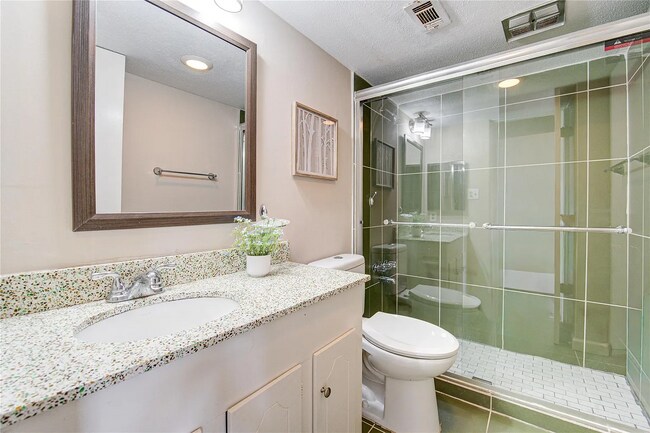 2101 Fountain View Dr unit B, Houston, TX 77057 - photo 7