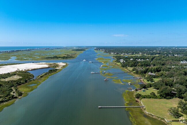 It only takes 5 minutes to drive to the nearest waterway from Ogden.