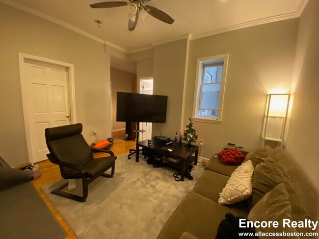 1189 Commonwealth Ave unit 8, Boston, MA 02134 - photo 2