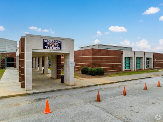 Entrance of Mundy Mill High School.