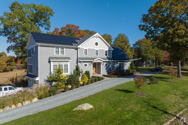 You can also expect large private homes in Assonet Bay.