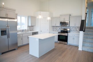 935 David Dr, Grand Forks, ND 58201