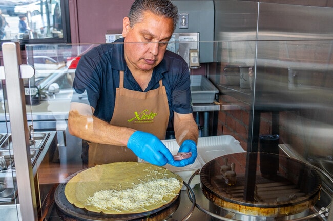 Xielo Desserts serves up freshly made crêpe to the local community in Downtown Oxnard, CA.
