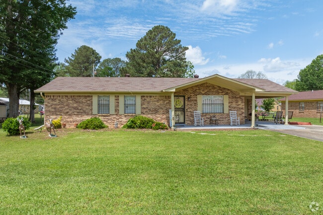 Cozy ranch-style homes are sprinkled throughout Grenada.