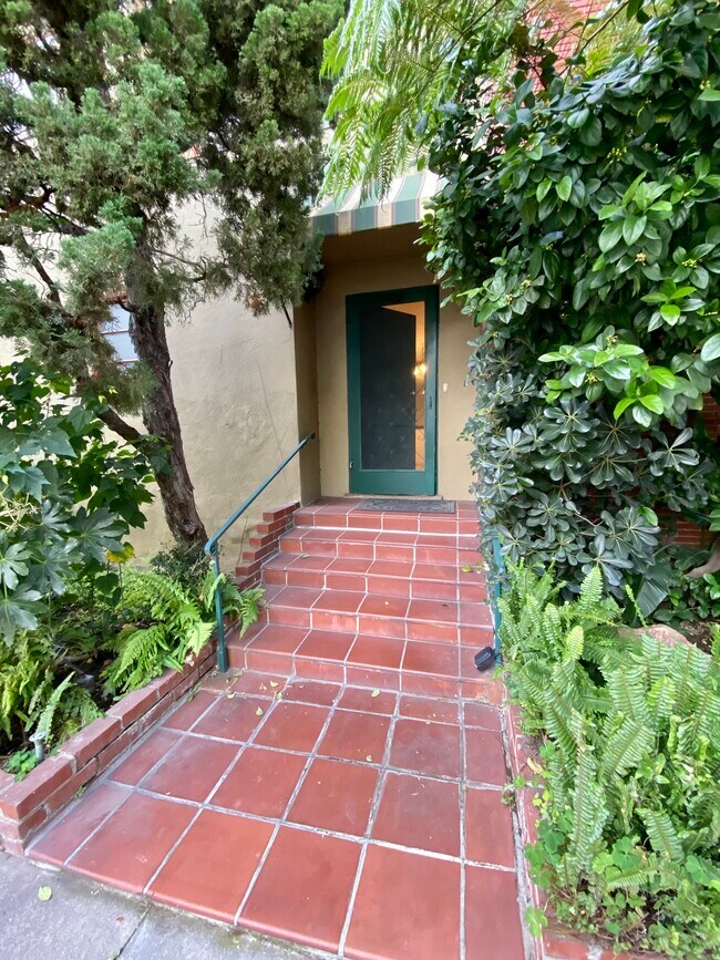 1935 1/2 Palmerston Place unit 1935.5, Los Angeles, CA 90027 - photo 2