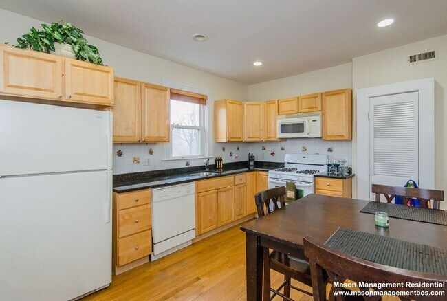 126 Minden St, Jamaica Plain, MA 02130 - photo 2