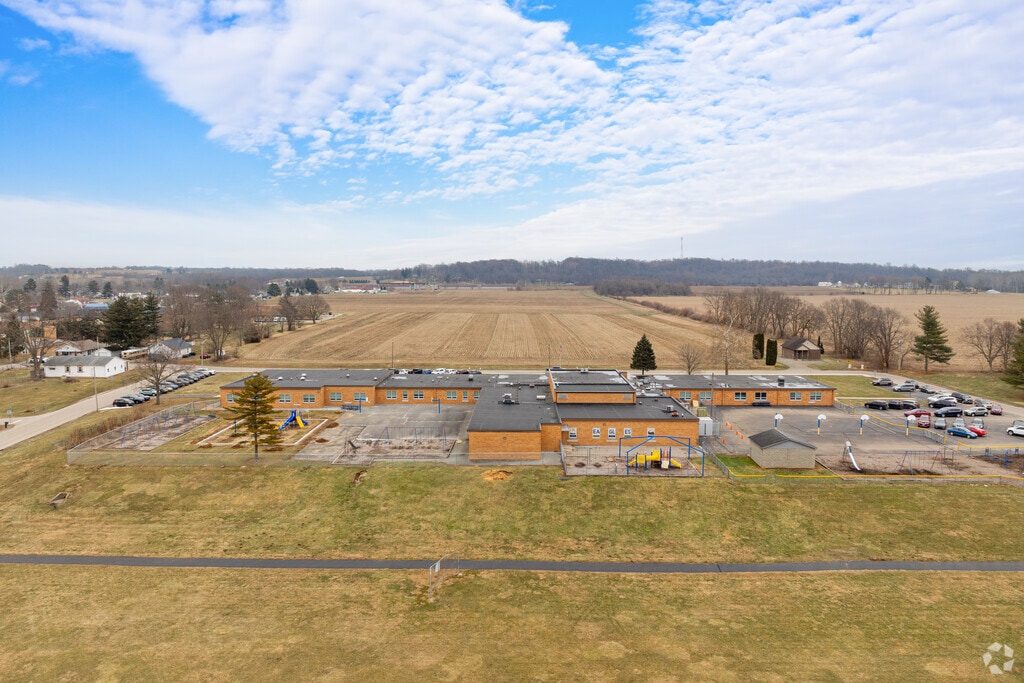 Eastview Elementary School has a student-teacher ratio of 16 to 1.