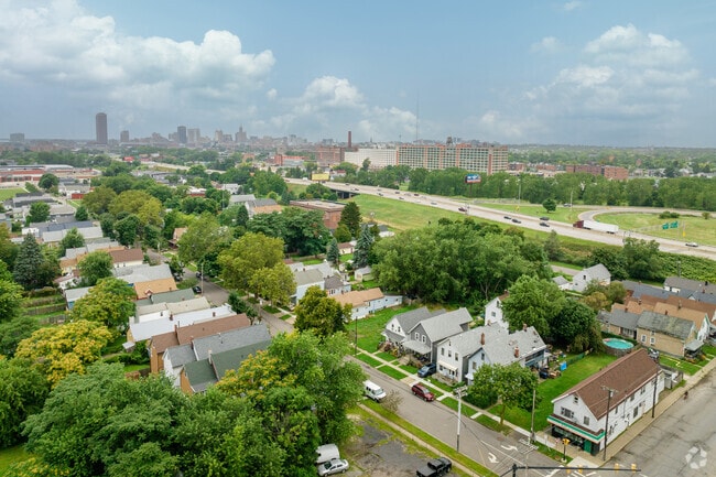 Downtown Buffalo is just 1.5 miles from Ellicott.