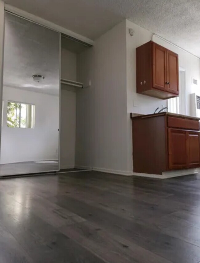 7253 Jordan Ave, Los Angeles, CA 91303 - photo 5