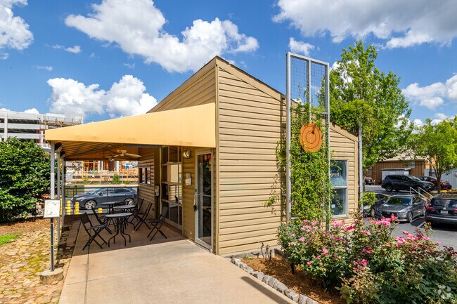 Prosper House offers salads, pizzas, & sandwiches just outside of Winnona Park Historic Distric.