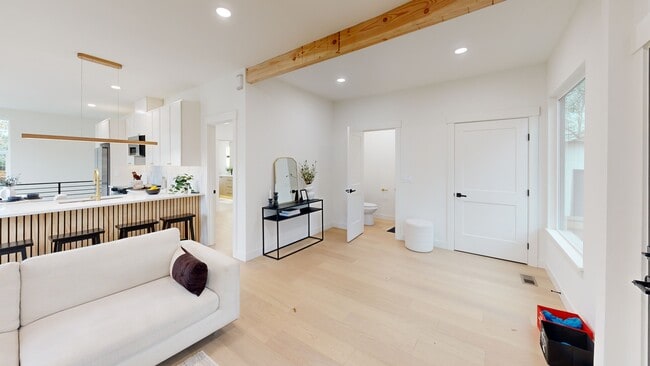 6310 Ellis Ave S unit 1, Seattle, WA 98108 - photo 2