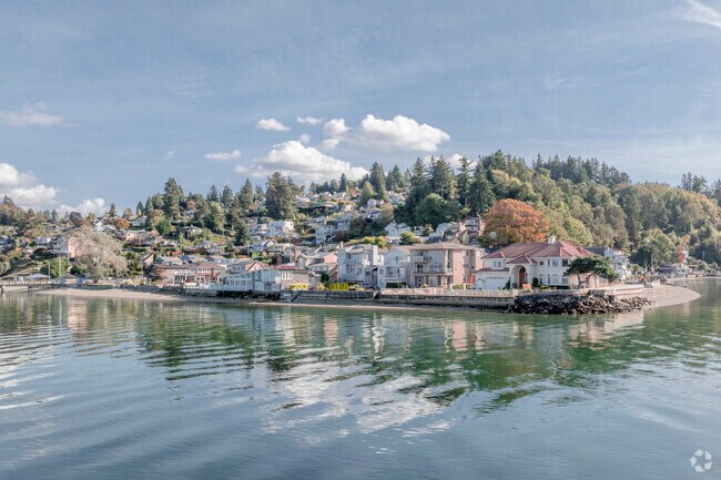 Dash Point Park & Pier has some of the most stunning homes along the coast near Twin Lakes WA.