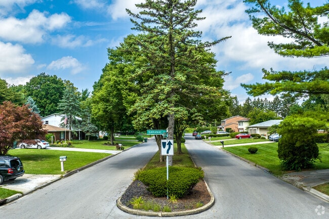 Walnut Hills may not have sidewalks, but it is still a walkable neighborhood.