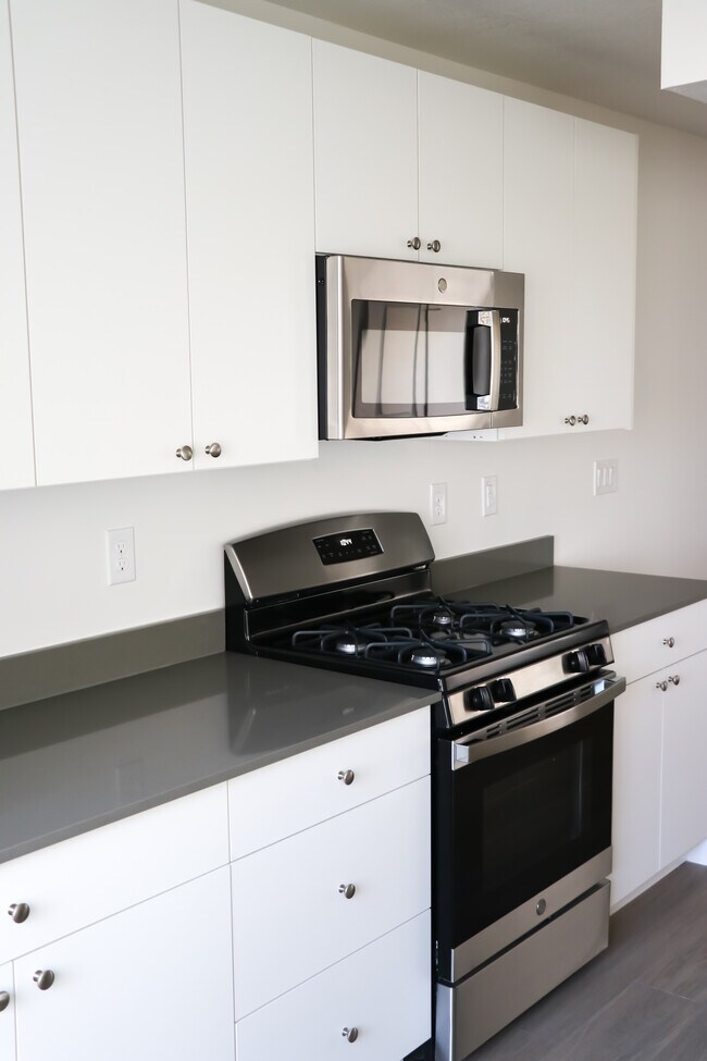 182 S Bushnell Way, Clearfield, UT 84015 - photo 2