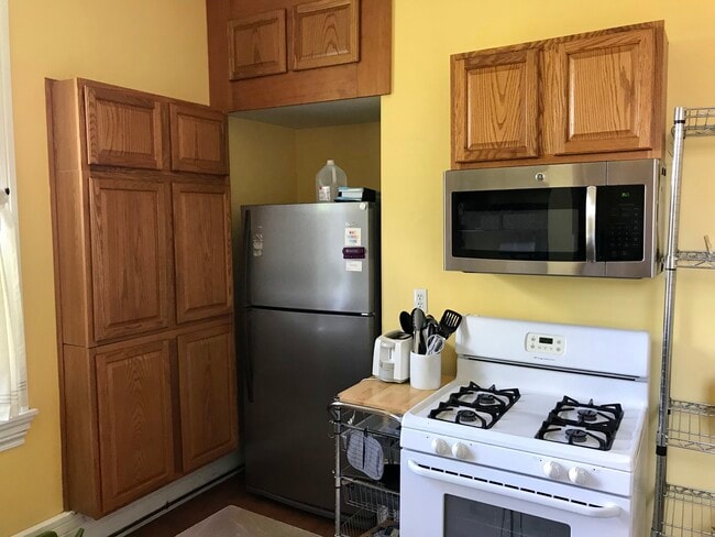 3284 Dawson St unit Furnished Bedroom 2, Pittsburgh, PA 15213 - photo 7