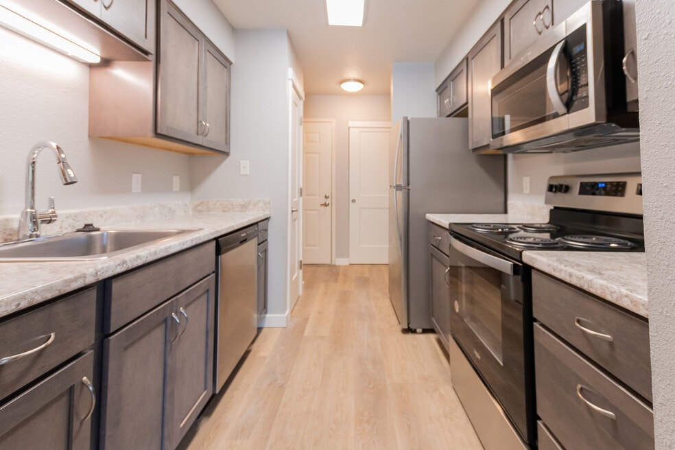 Devonshire Manor, Aloha, OR 97078 - photo 1