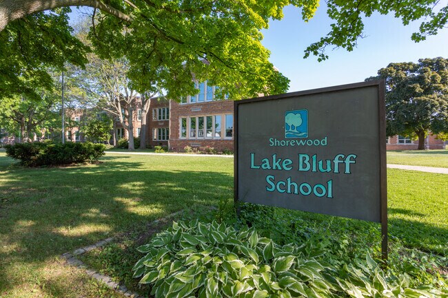 The Lake Bluff Elementary School signage sits in a shaded field.